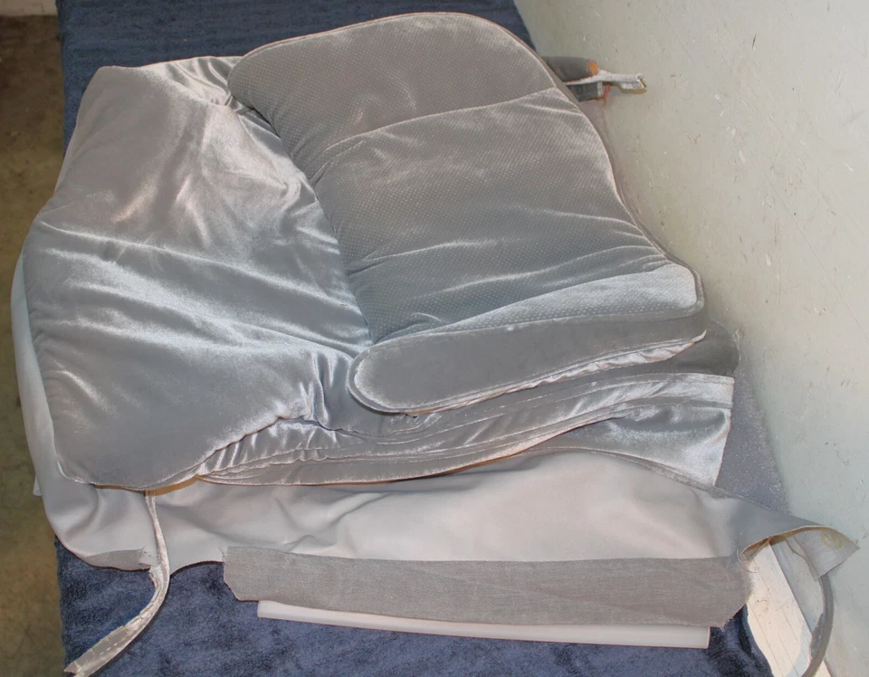 Lincoln Town Car 1984 nuevo como nuevo fabricante de equipos originales cubierta de asiento delantero de tela gris Foto 3 de 4