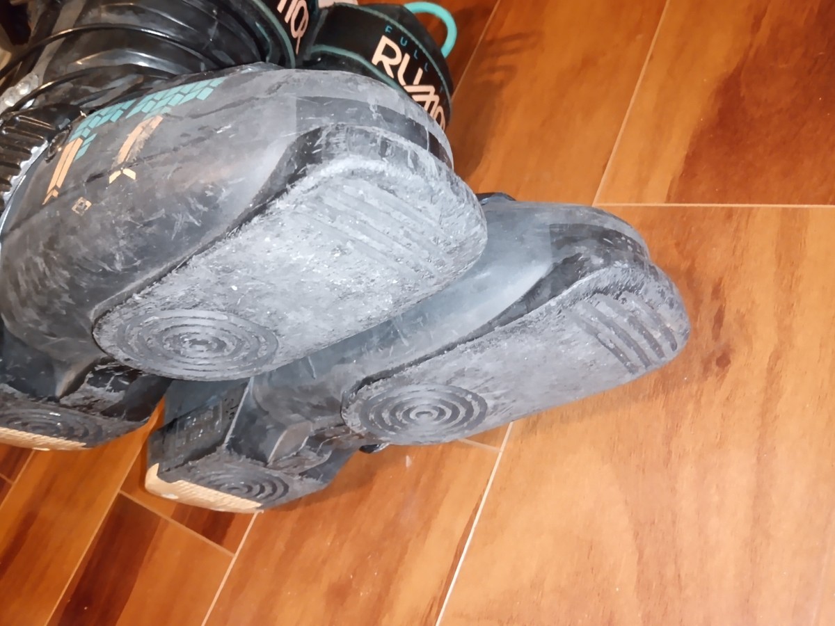 FT FULL TILT Rumor Women's Ski Boots 25.5 ONE DAMAGED LATCH, but