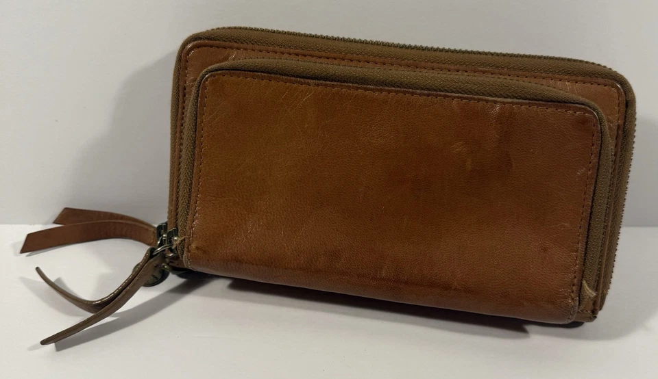 CARTERA CLUTCH VINTAGE DE CUERO MARRÓN AFORTUNADO CON CREMALLERA ALREDEDOR, tiradores/dijes de cuero Foto 2 de 4