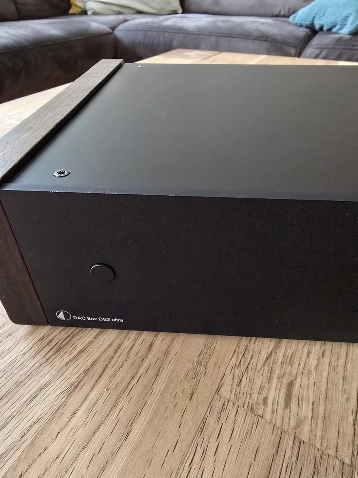 Pro-ject Dac Box DS2 Ultra, Schwarz mit Eukalyptus Holzseitenteilen - Bild 2 von 4