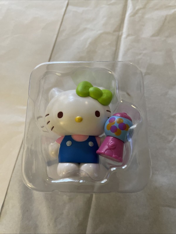 Hello Kitty & Friends Blind Bag - Hello Kitty with Bubblegum Machine (No Bag)