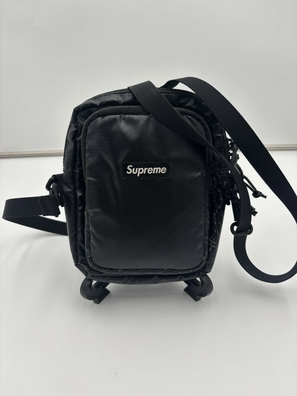 Mini sac à bandoulière SUPREME numéro de modèle BLK état bandoulière SUPREME