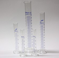 Messzylinder aus Boro 3.3 Glas mit blauer Markierung Vol. 10/25/50/100/250/500ml