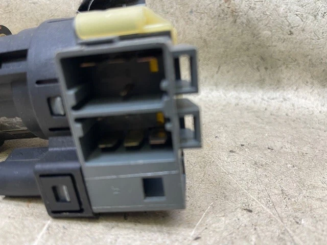 Interruptor de encendido y cilindro de bloqueo con llave usada para 02-05 PONTIAC GRAND AM Foto 2 de 4