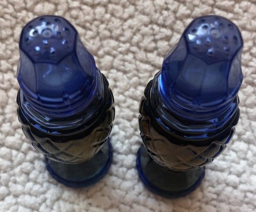Avon Mount Vernon Cobalt Blue Fostoria Pitcher & 2 Crystal Point Salt Shakers - Picture 3 of 6