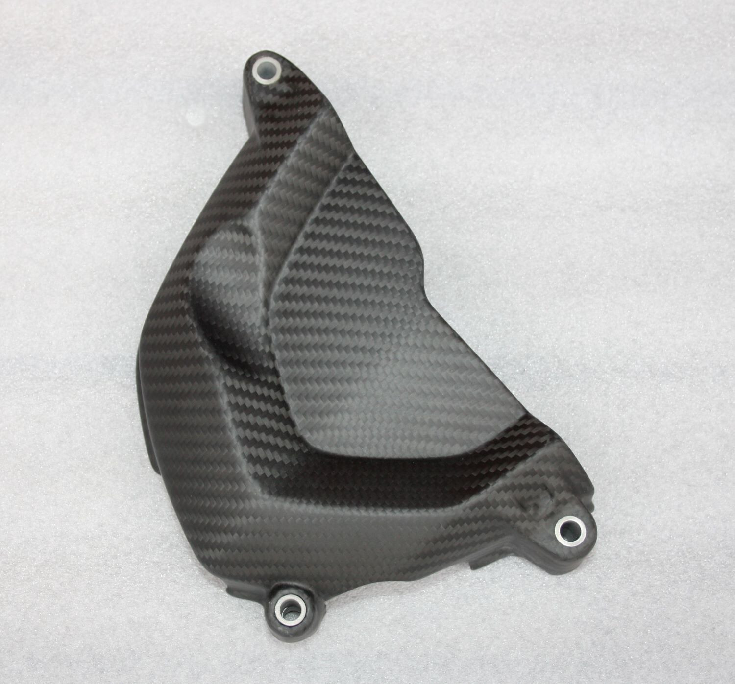 Cache pignon Triumph 1200 RS carbone mat : finies les projections de graisse - 2