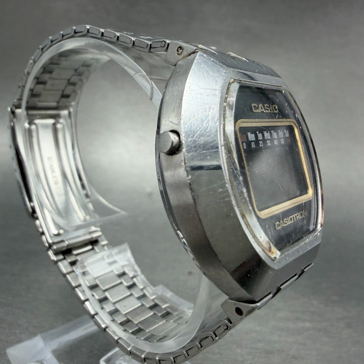 Casio casiotron O-11 Watch Men 36mm Digital Steel Daydate Round NO