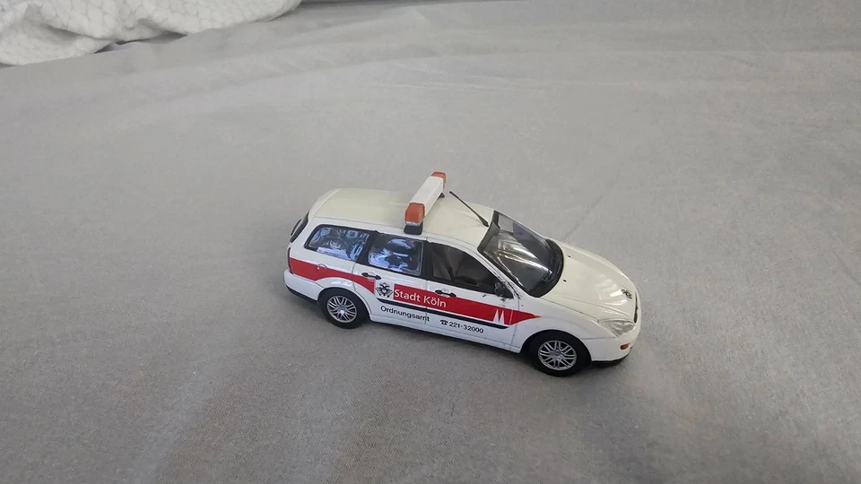 MINICHAMPS 1/43 Ford Focus Turnier 1997 Ordnungsam - Immagine 2 di 3