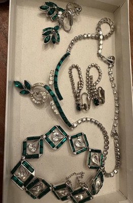 Coro Style Rhinestone Necklace, Bracelet & Earring Set (2 Pairs one pair Coro)
