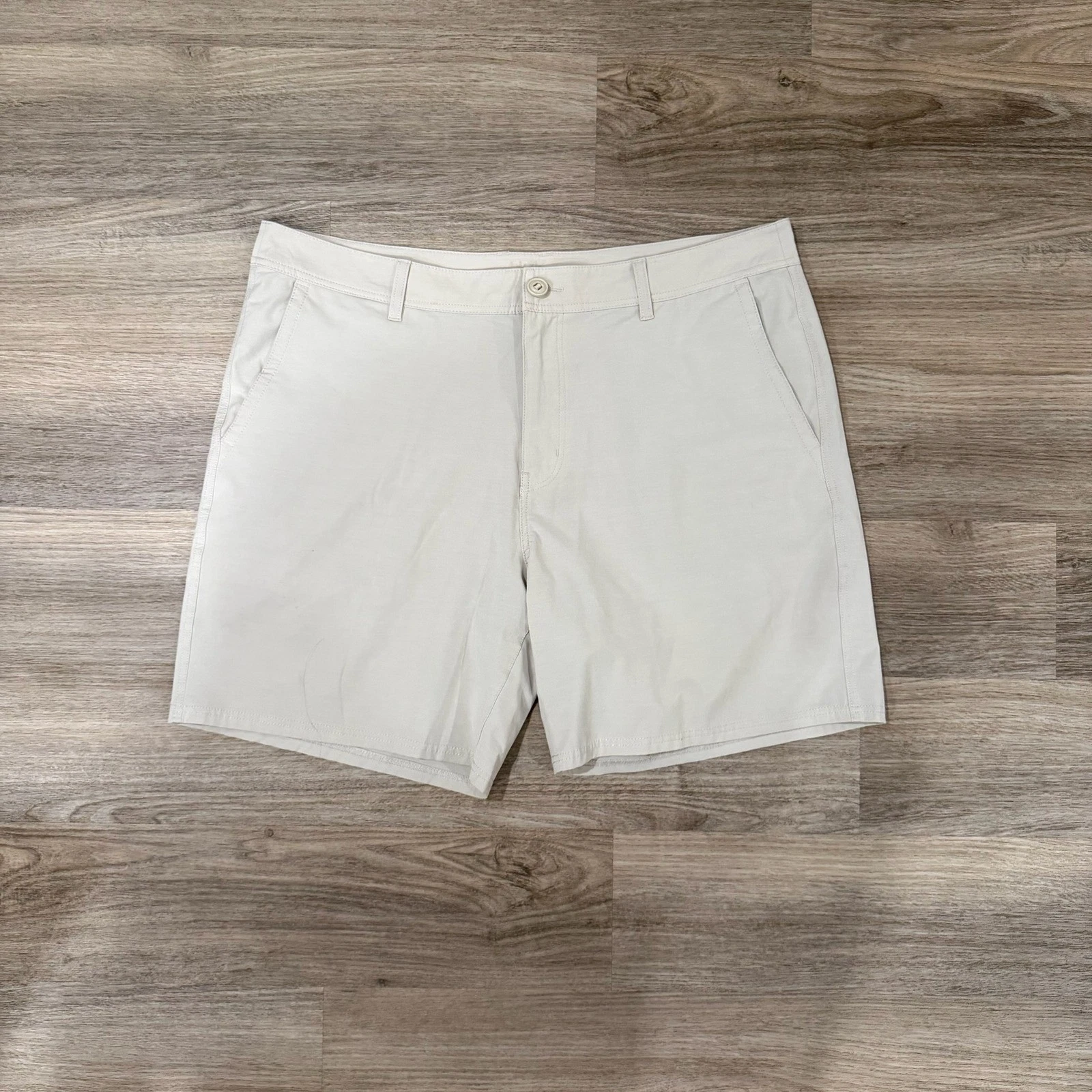 Huk Fishing Shorts Mens 40 Khaki Performance Stretch Outdoor