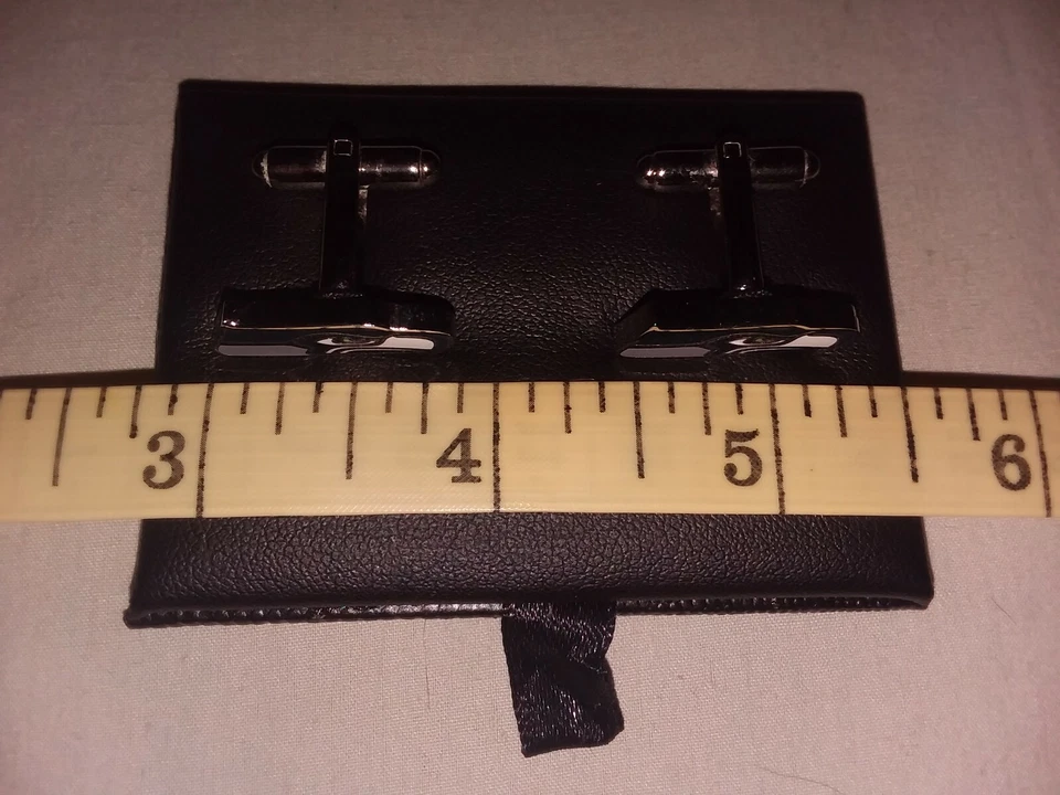 SEATTLE SEAHAWKS ENAMEL LOGO CUFFLINKS - NFL Licensed - New in Presentation Box - Image 3 of 4