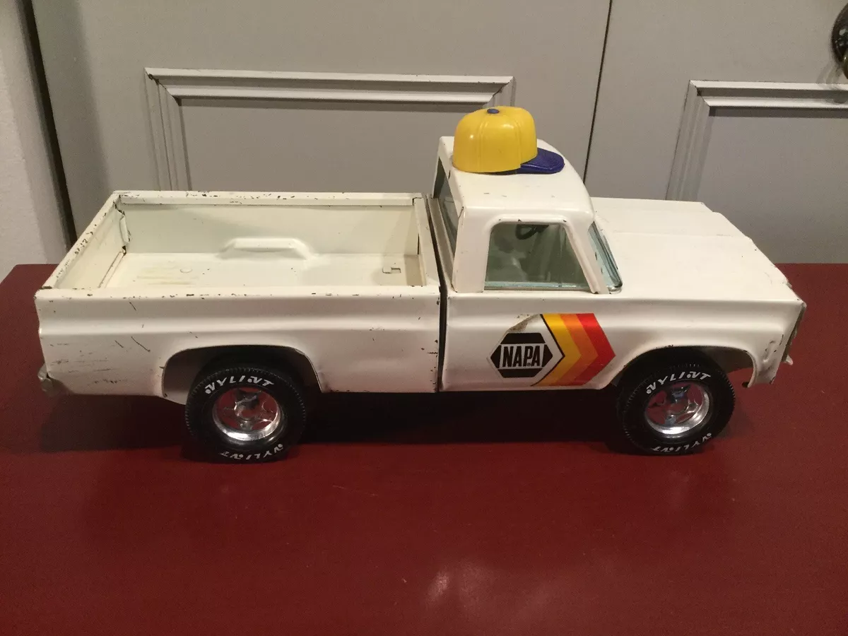 Vintage Nylint Napa Chevy Pickup Truck With Cap And Opening Tailgate 1970 s 14