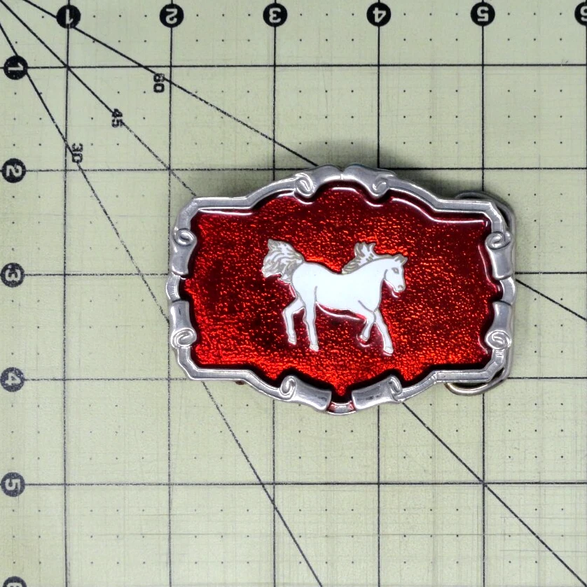 Hebilla de cinturón de pony vaqueras rojo brillante y blanco caballo occidental de colección años 80 con .GMP145 Foto 3 de 4