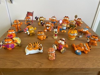 Collection of 21 vintage Garfield Figures (mostly Bully)