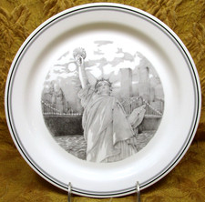 1991 Corelle Statue of Liberty by Corning USA w/New York City Twin Towers plate