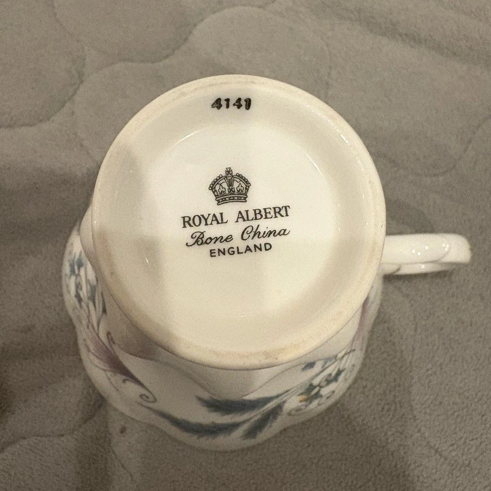 Pires e xícara de chá de porcelana Royal Albert Bone - Imagem 2 de 2