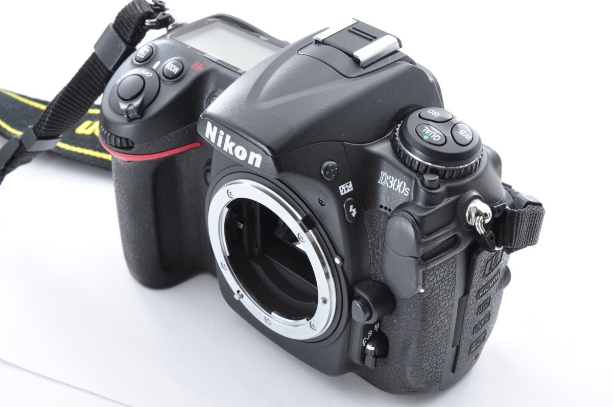 Nikon D300s 12.1MP Digital SLR DSLR Camera Body [N.MINT SC