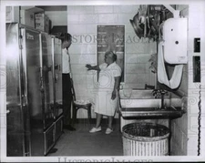 Press Photo Commercial Kitchen - nef33914