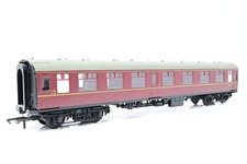 Hornby OO Gauge Railroad R4350 BR MK1 Composite Coach No.M15625 - Boxed