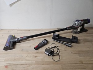 DYSON 492636-01 V8 ADVANCED Stielsauger, Akkubetrieb, 425 Watt