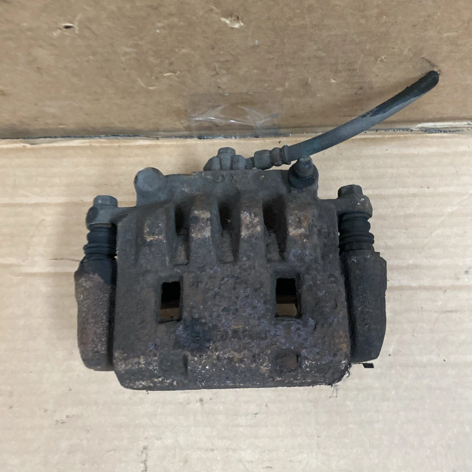 2013 2014 2015 Subaru Crosstrek 2.0 передний правый суппорт со стороны пассажира - Изображение 2 из 4