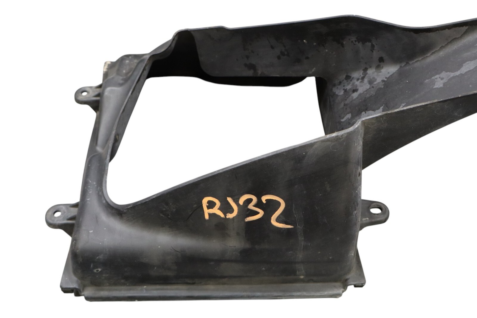 14-20 Maserati Ghibli M157 Front Right Intercooler Duct Shroud 670004139 OEM