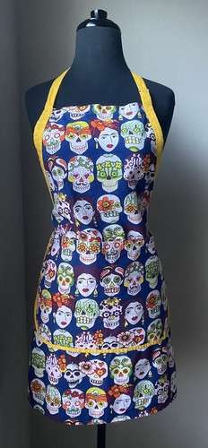 Delantal Karma Living Frida Kahlo Día de Muertos 100% Algodón Bolsillos Calavera - Imagen 4 de 14