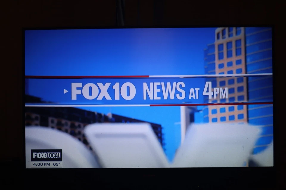 Mitsubishi 65" 3D TV - Image 2 of 2