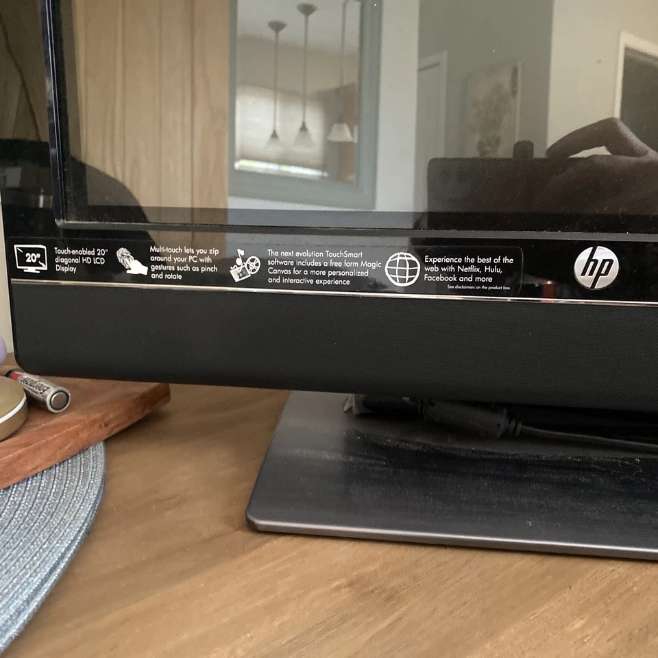 HP TouchSmart 310 (750GB, 2.9GHz, 6GB) PC Desktop Touchscreen AIO Computer - Image 2 of 4