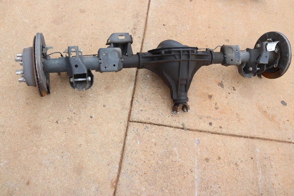 2015-2020 CHEVY TAHOE 4X2 REAR AXLE ASSEMBLY 3.42 RATIO 9-1/2" RING GEAR OEM Foto 2 de 4