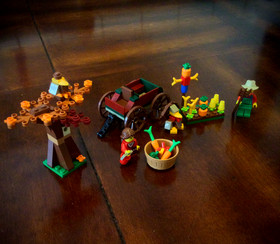 LEGO SEASONAL: Thanksgiving Harvest (40261) w/Manual 100% Complete