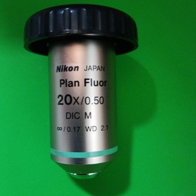 Nikon Plan Fluor 20X / 0,50  /0 WD 2.1 DIC M Mikroskop Objektiv Neuwertig
