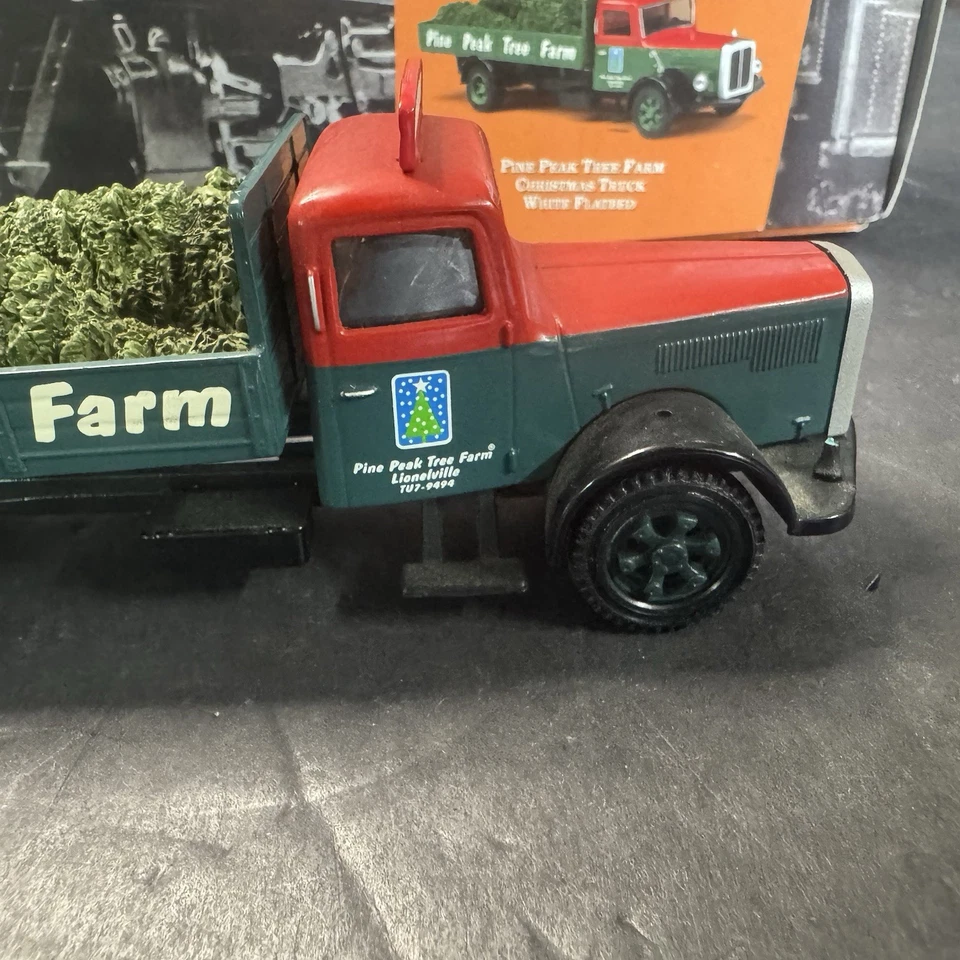 CORGI LIONELVILLE PINE PEAK TREE FARM CHRISTMAS TRUCK .  LIMITED ISSUE - Image 2 of 4