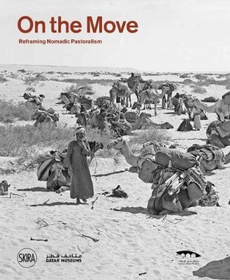 On the move (Arabic edition): Reframing Nomadic Pastoralism by Skira Editore Pap
