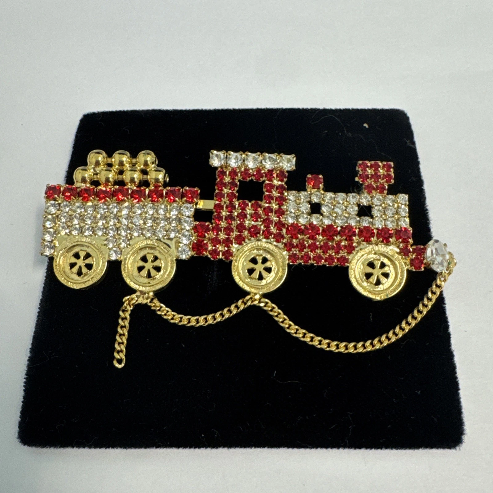 Bijoux Fantaisie Broche Train Doré Avec Strass Rouge Et Blanc