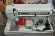 Vintage DIAL N SEW Sewing Machine "Deluxe Zig Zag STD-7" Japan Seafoam Green