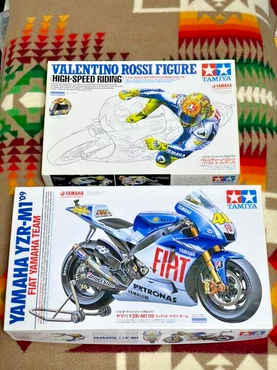 タミヤ 1/12 YAMAHA YZR-M1 & V.ロッシ 完成品 | symposium.rest タミヤ 1/12 YAMAHA YZR-M1 & V.ロッシ 完成品 | symposium.rest