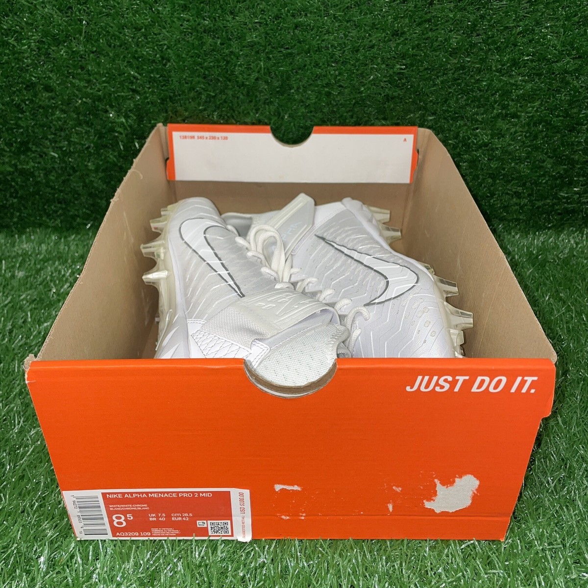 Nike Alpha Menace Pro 2 Mid Football Cleats Men’s 15 White Chrome AQ3209-109 Nike Alpha Menace Pro 2 Mid White Chrome Football Cleat Size  main image 3