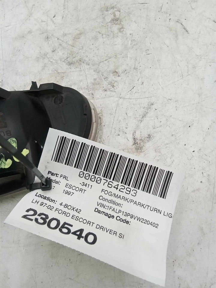 LH 97-02 FORD ESCORT LADO IZQUIERDO esquina/luz de estacionamiento parachoques antiniebla montado USADO OEM Foto 2 de 4