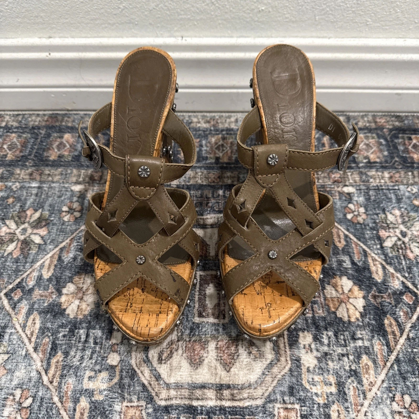 Christian Dior Sandales Gaucho Cuir Olive Accents Liège 1947 Pièce 37 ou 6,5