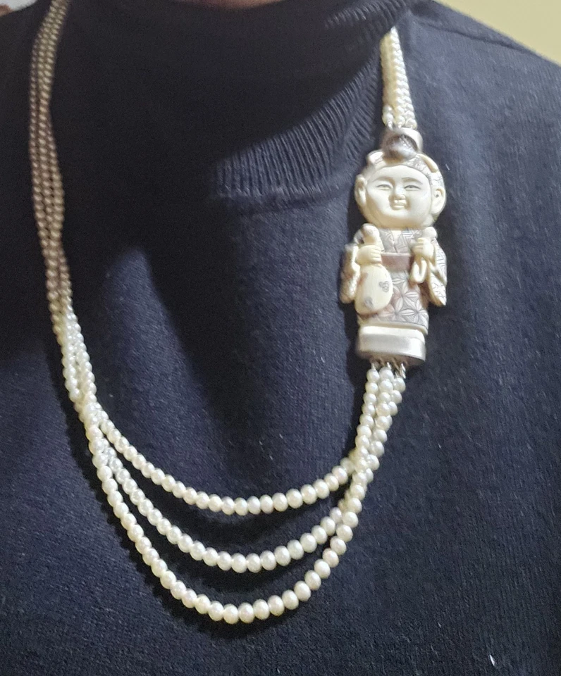 Collana Perle 3 mm 3 fili chiusura e NETSUKE dipinto montati in argento 925 - Immagine 3 di 4