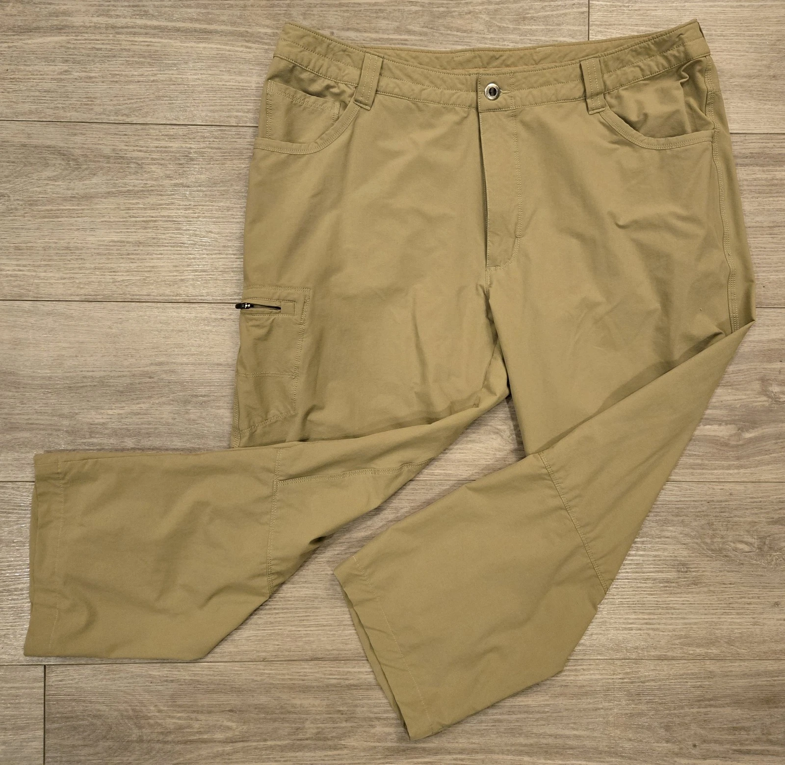 Patagonia Quandary Hiking Outdoor Trail Cargo Pants Men's 38x24
Opens in a new window or tab