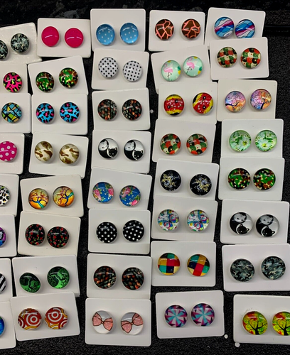 OFFER.10 different pairs of handmade 12 mm wide acrylic earrings+ 10 free backs - Picture 4 of 14