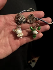 Sanrio x Tokidoki Hello Kitty Sandy Donutella Mini Charms Zip Pulls 2x