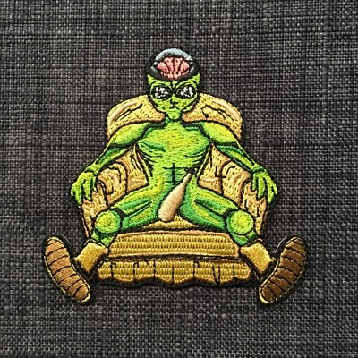 LOUNGE CHAIR ALIEN TV Couch Addict 100% Embroidered Patch Badge Motif Iron-On - Image 1 of 2