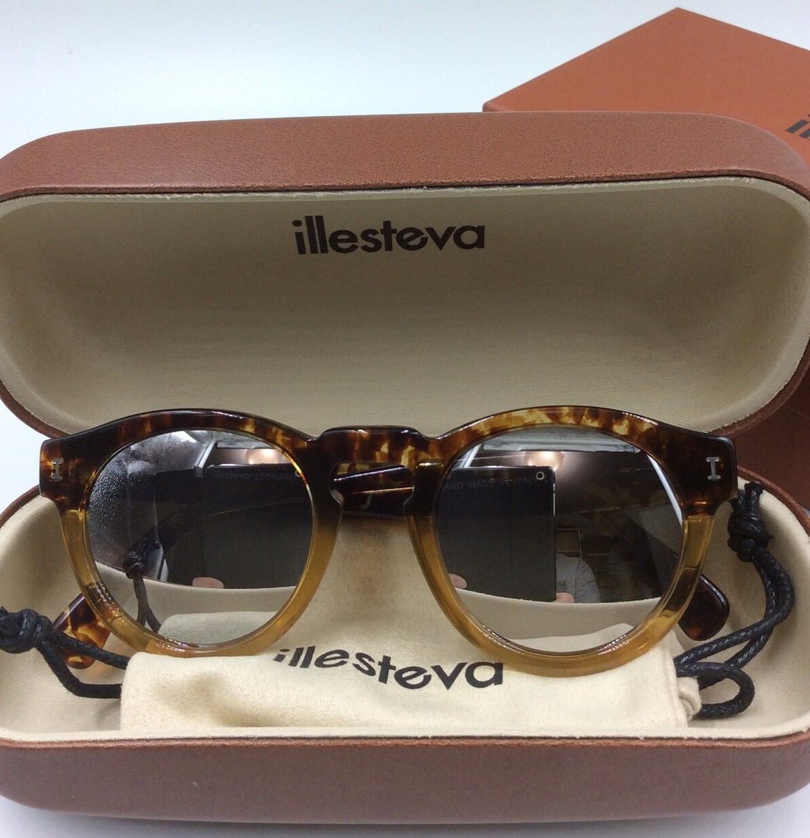 Illesteva Los Feliz Sunglasses Half Tortoise/Brown - Brand  display picture 2