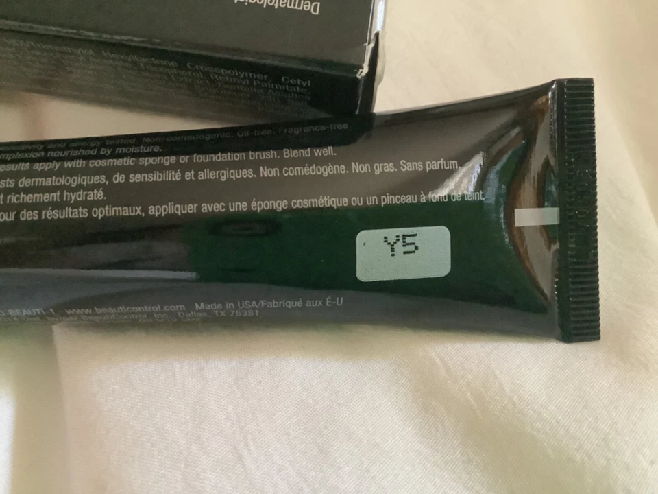 Beauticontrol Smooth Perfection Foundation Shade Y5* New in Box - Image 2 of 3