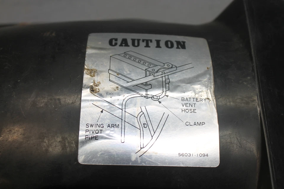 1981 KAWASAKI 750 LTD REAR BACK WHEEL FENDER MUD GUARD W BOLTS AND OEM STICKER - Image 2 of 4