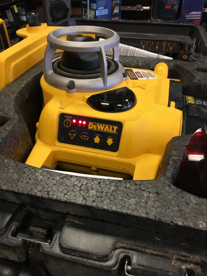 Dewalt DW077 Rotary Laser Level with remote and receiver with battery