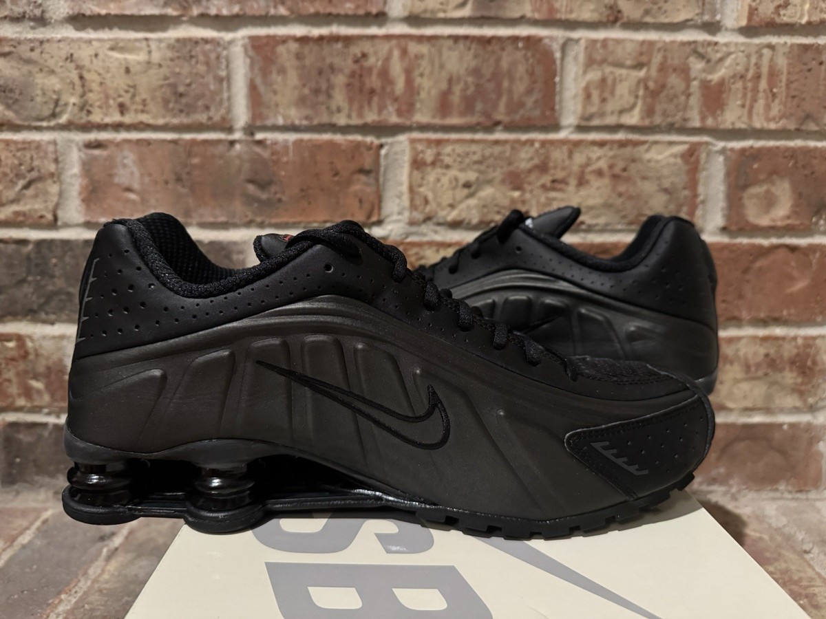 New 10 Nike Shox R4 Triple Black Bright Crimson Run HQ1988-001 Men